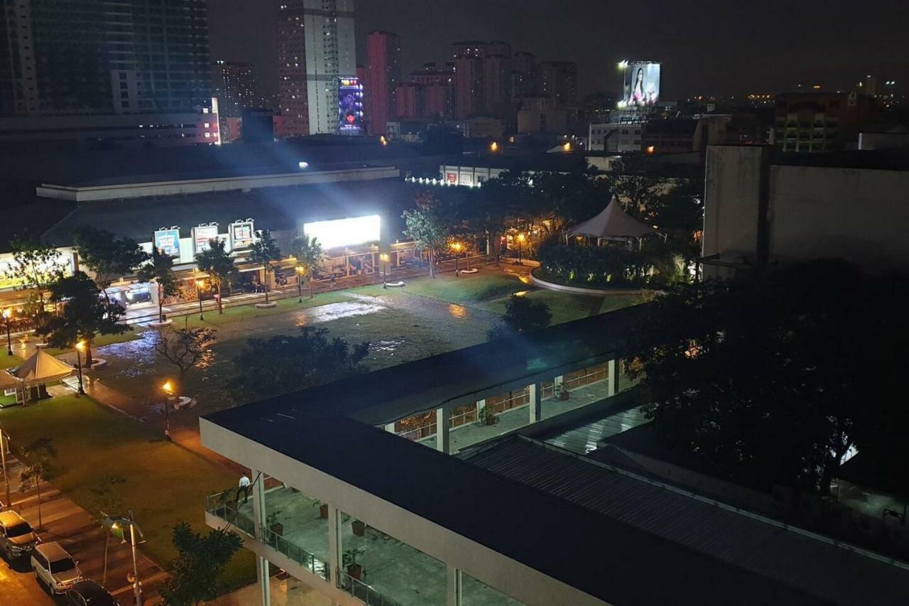 Mandaluyong 2 Bedroom W 2 Queen, 50Hdtv Across Shangrila Mall Манила Экстерьер фото