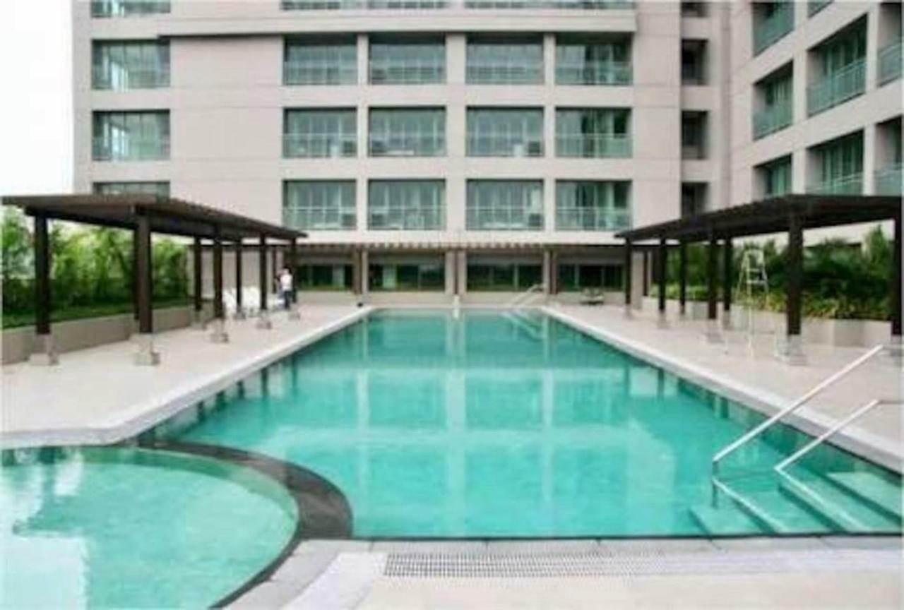 Mandaluyong 2 Bedroom W 2 Queen, 50Hdtv Across Shangrila Mall Манила Экстерьер фото