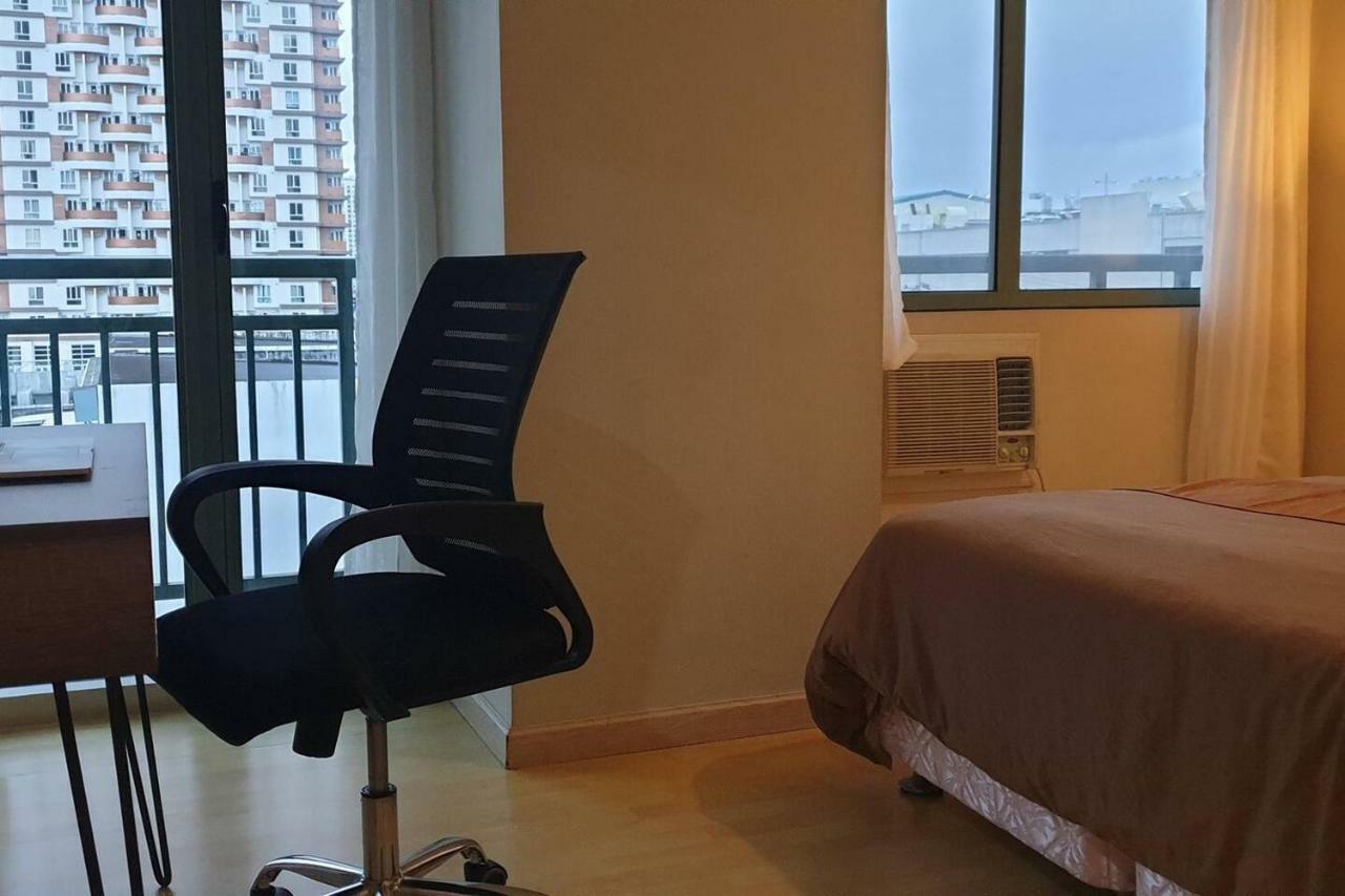 Mandaluyong 2 Bedroom W 2 Queen, 50Hdtv Across Shangrila Mall Манила Экстерьер фото